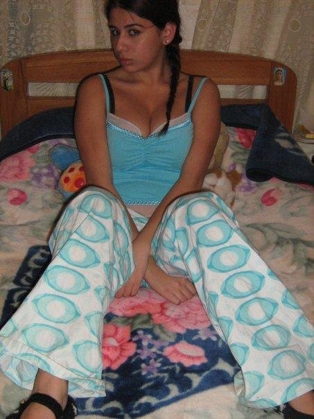 Indian School Girl Hot Kissing Pics