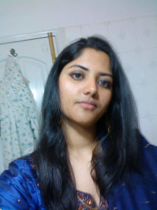 Sweet Indian Babe Gets Naked And Shows Off Her Ass