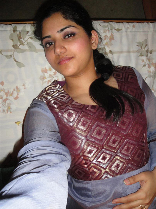 Sweet Indian Babe Gets Naked And Shows Off Her Ass