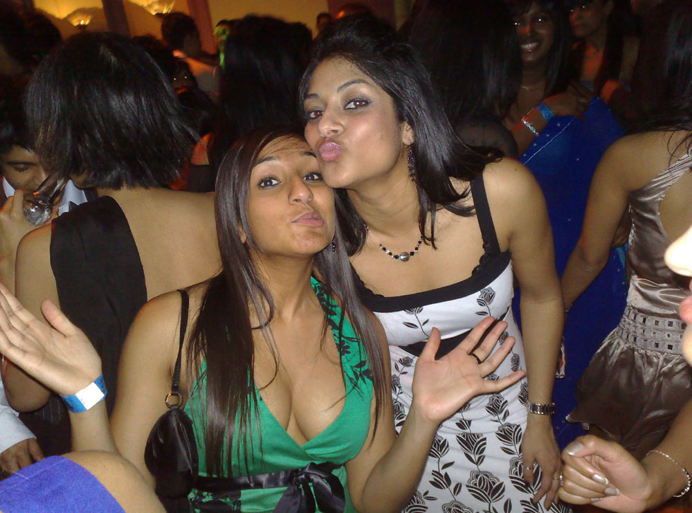 Mobile Phone Pics Of Sexy Indian Girl