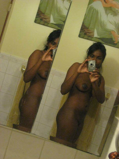 Hot indian catching her private moments