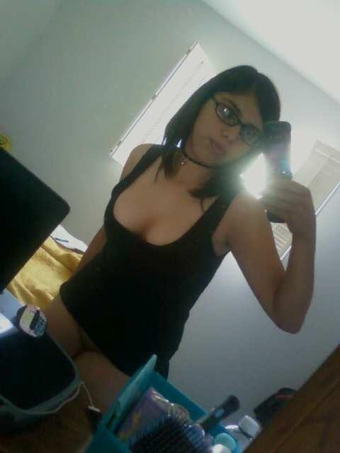 Indian school girl shower taking her naked pics