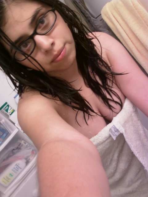 Indian school girl shower taking her naked pics