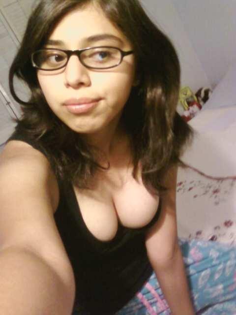 Juicy indian school girl exotic mood taking pics