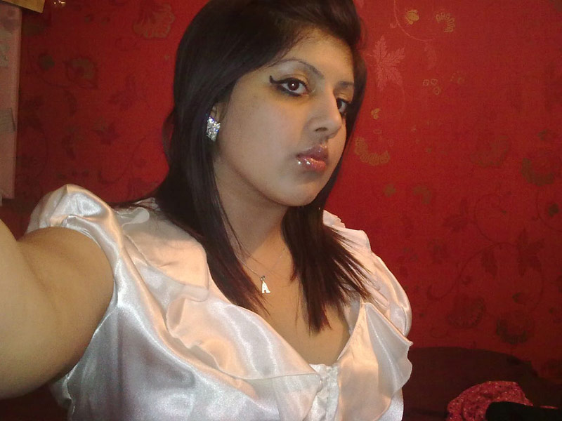 Hot indian college girl Kavita showing off