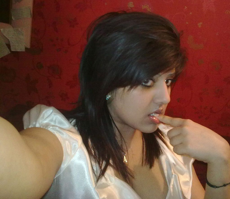 Hot indian college girl Kavita showing off