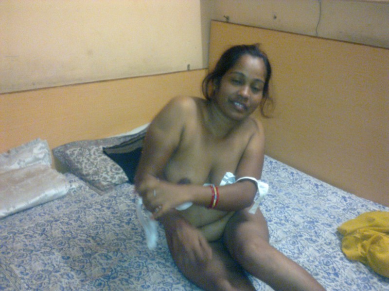 Juicy indian girl naked in bedroom