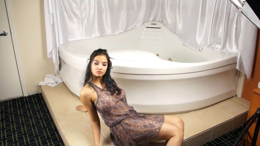 Attractive Indian Bombshell Top Model Shanaya Photo Gallery