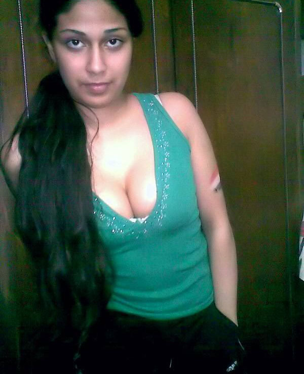 Veena Indian GF Nude On Camera