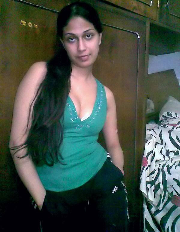 Veena Indian GF Nude On Camera
