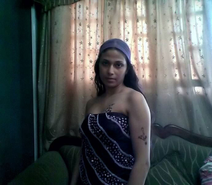 Veena Indian GF Nude On Camera