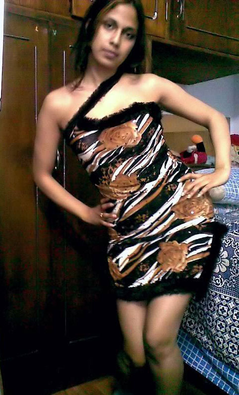 Veena Indian GF Nude On Camera