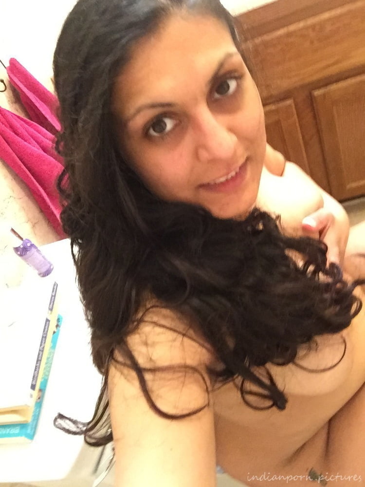 Horny Mature Desi Big Boobs Bhabhi Nude Photos