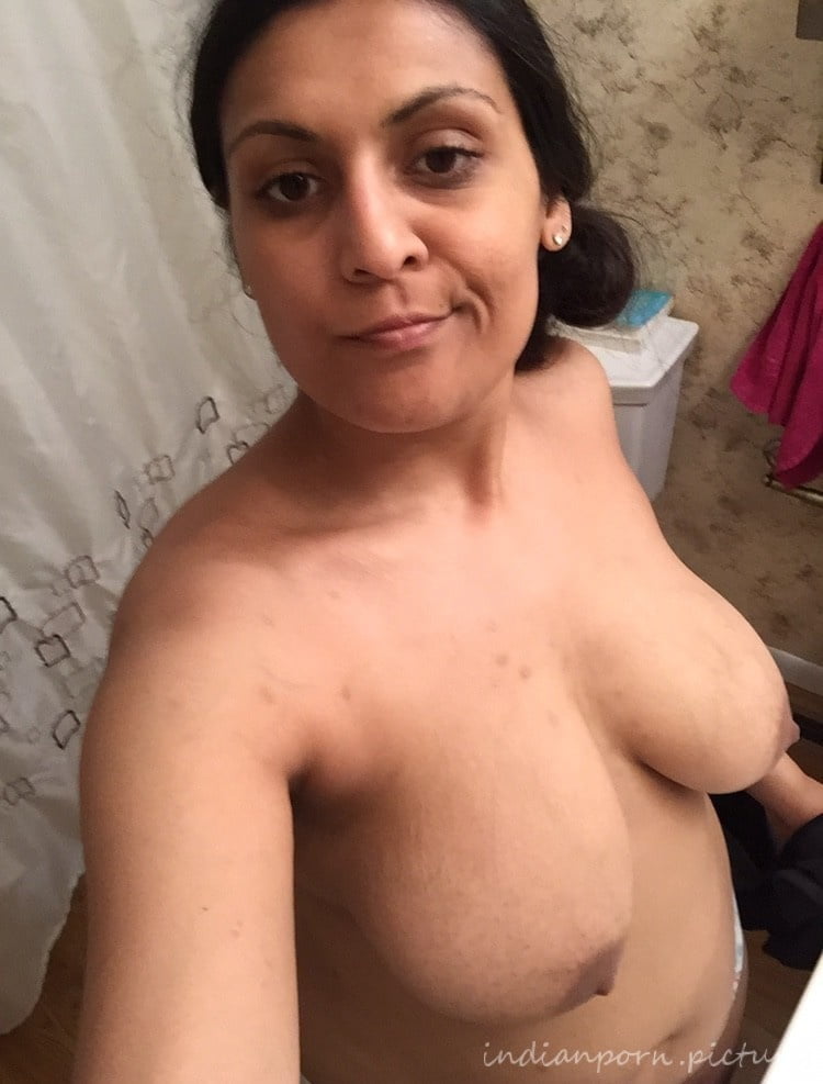 Horny Mature Desi Big Boobs Bhabhi Nude Photos