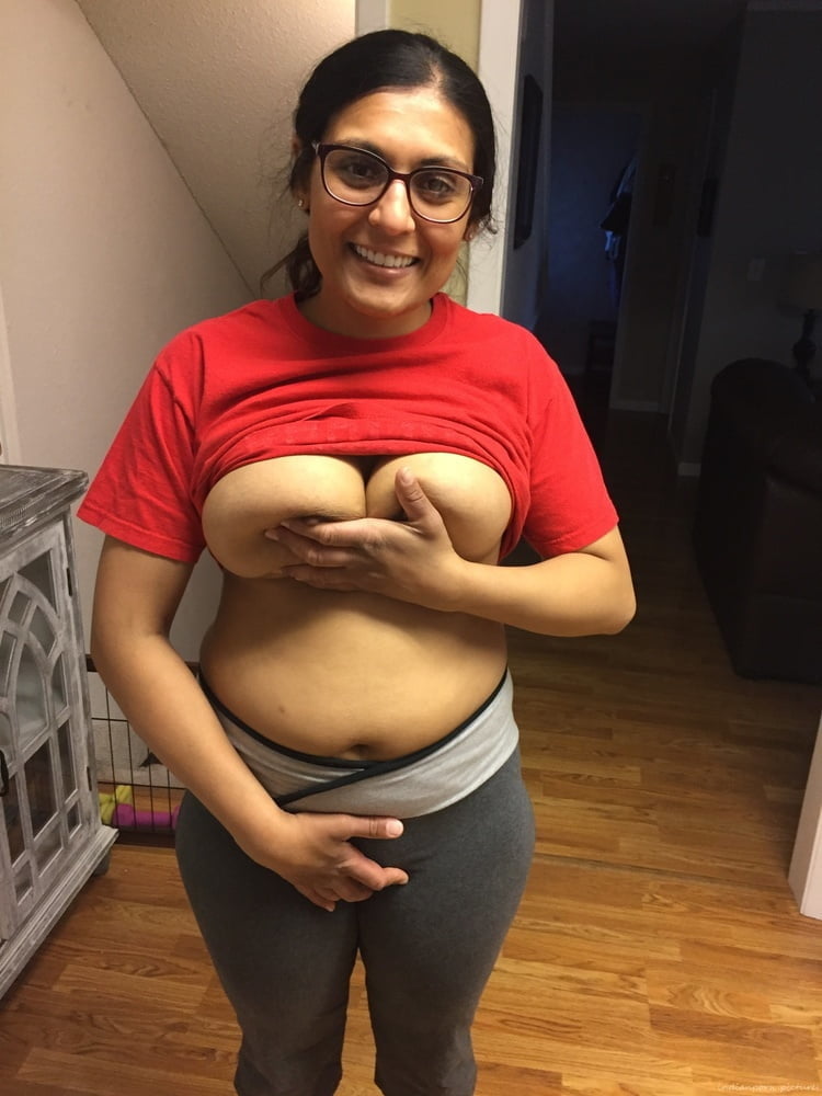 Horny Mature Desi Big Boobs Bhabhi Nude Photos