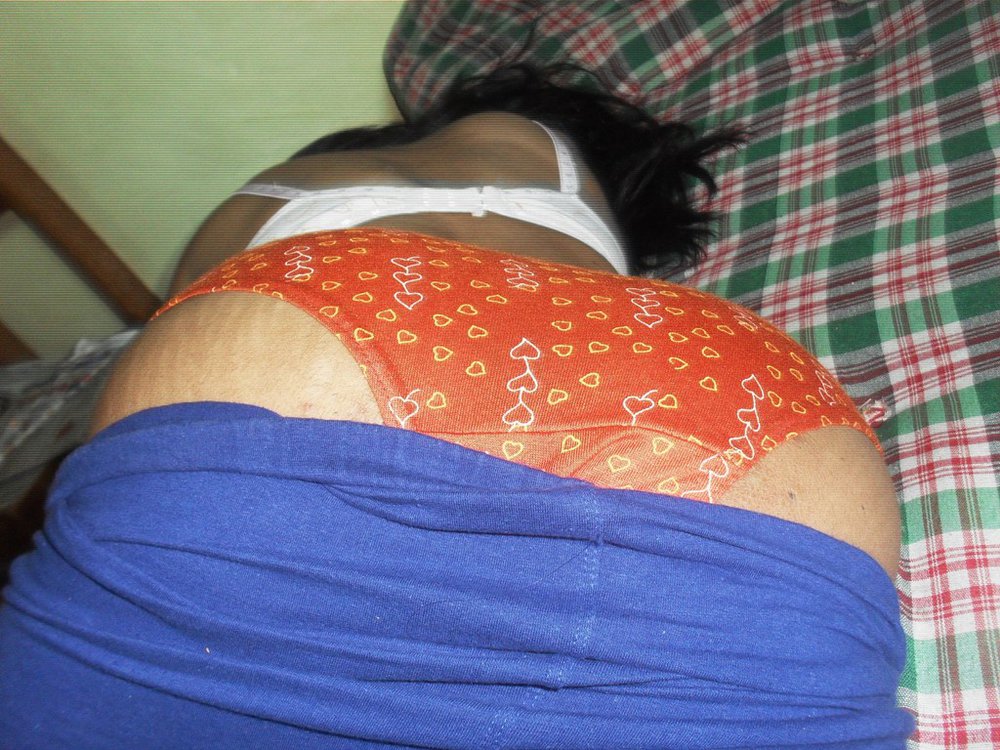 Bhabhi Porn Photos Showing Off Her Big Ass