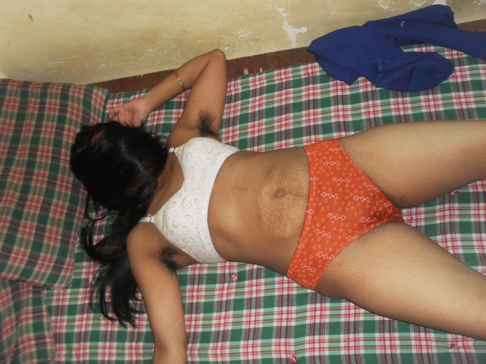 Bhabhi Porn Photos Showing Off Her Big Ass