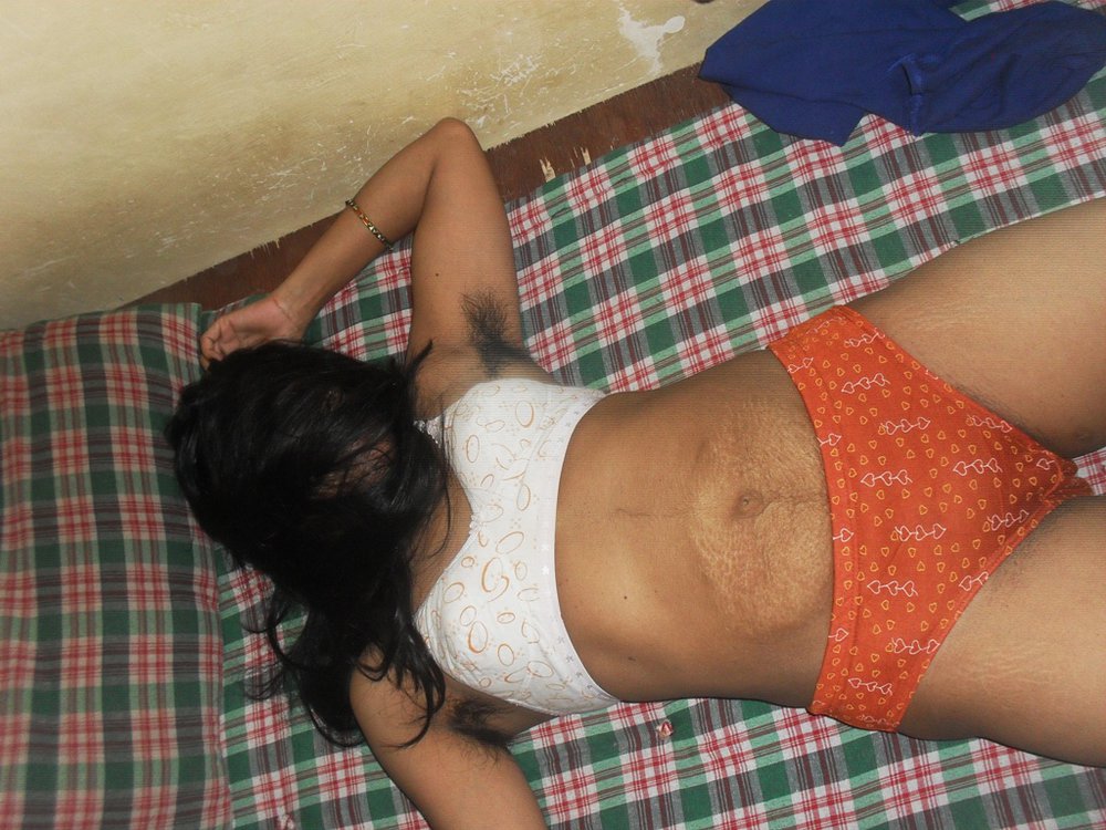 Bhabhi Porn Photos Showing Off Her Big Ass