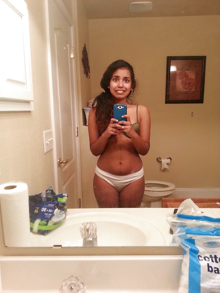 Mumbai College Babe Self Shot Nude Stolen Pictures