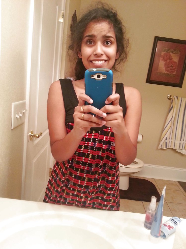 Mumbai College Babe Self Shot Nude Stolen Pictures