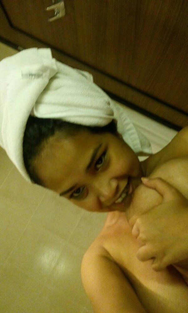 Mumbai College Babe Self Shot Nude Stolen Pictures