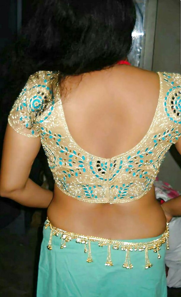 Indian Housewife Strips Naked Free Porn Pics