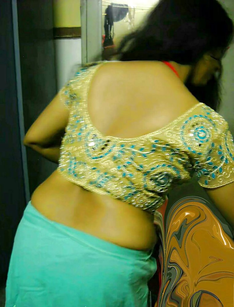 Indian Housewife Strips Naked Free Porn Pics