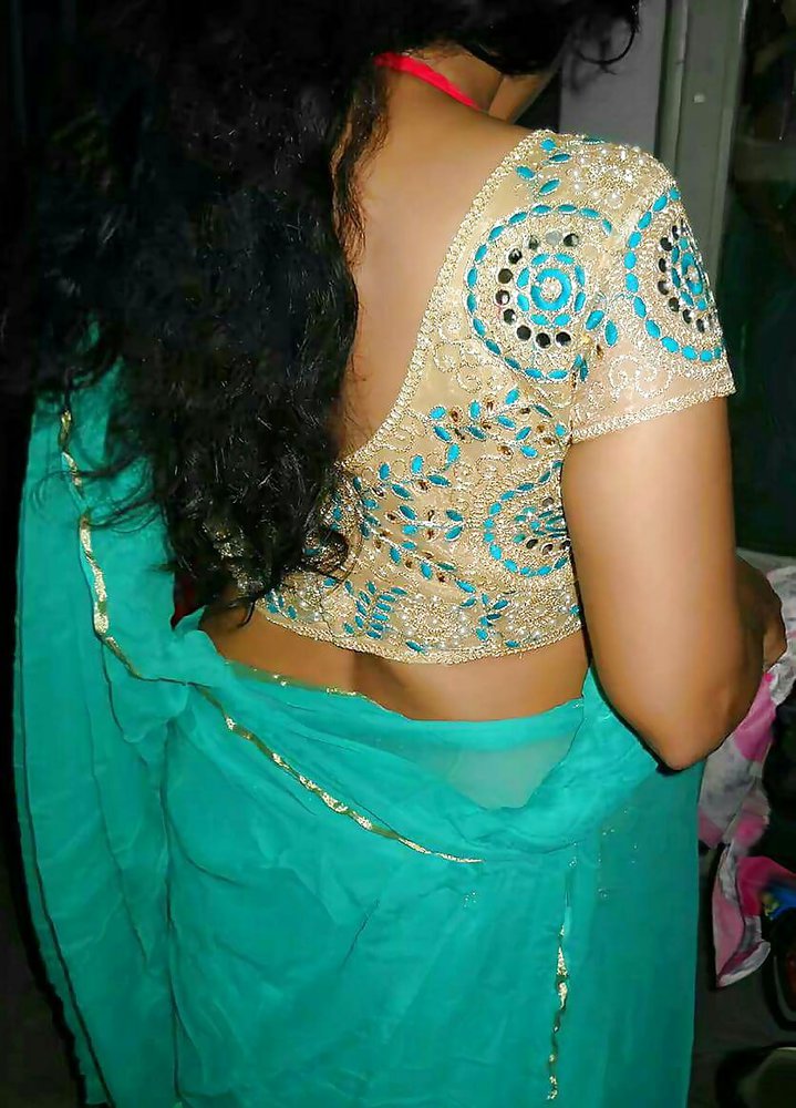 Indian Housewife Strips Naked Free Porn Pics