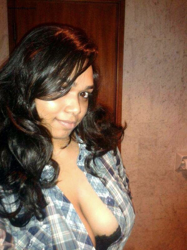 GF XXX Indian Porn Pics Showing Juicy Tits