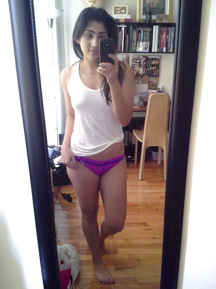 Nude Desi College Babe Self Shot Pictures