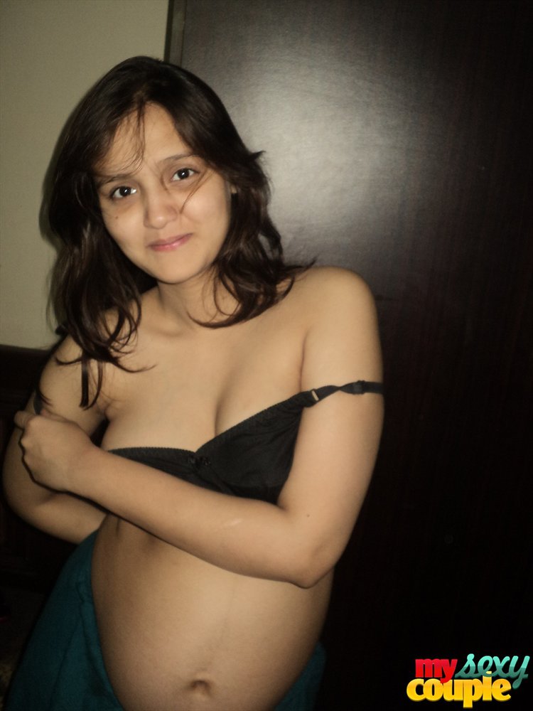 Pregnant Indian Housewife Sonia Bhabhi Big Belly Exposed