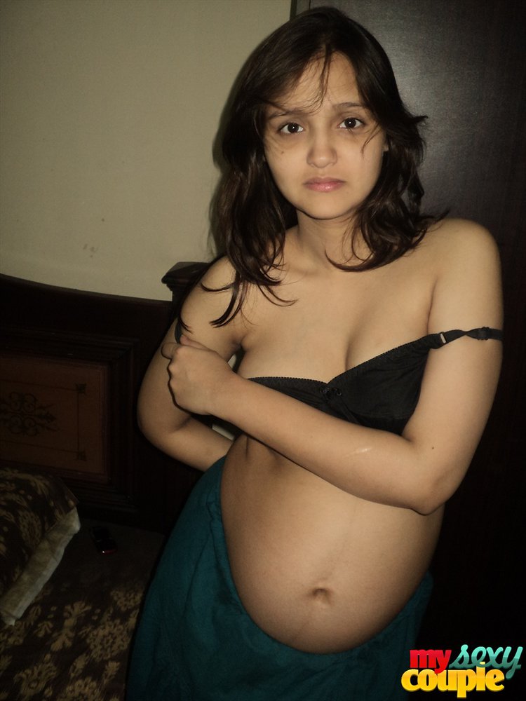 Pregnant Indian Housewife Sonia Bhabhi Big Belly Exposed