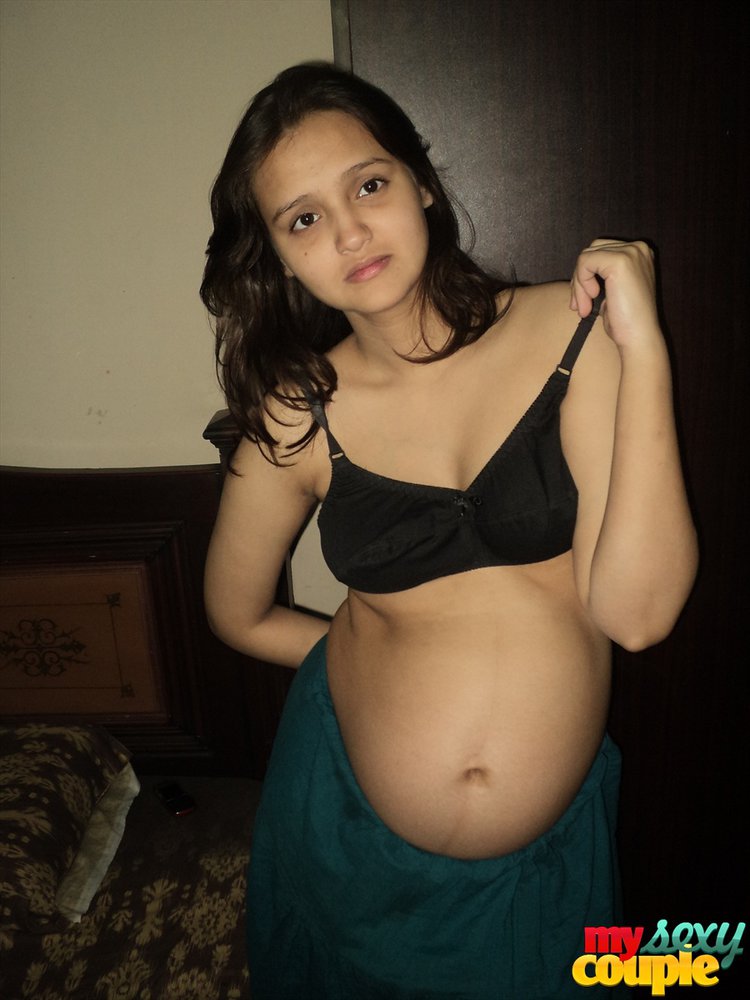 Pregnant Indian Housewife Sonia Bhabhi Big Belly Exposed