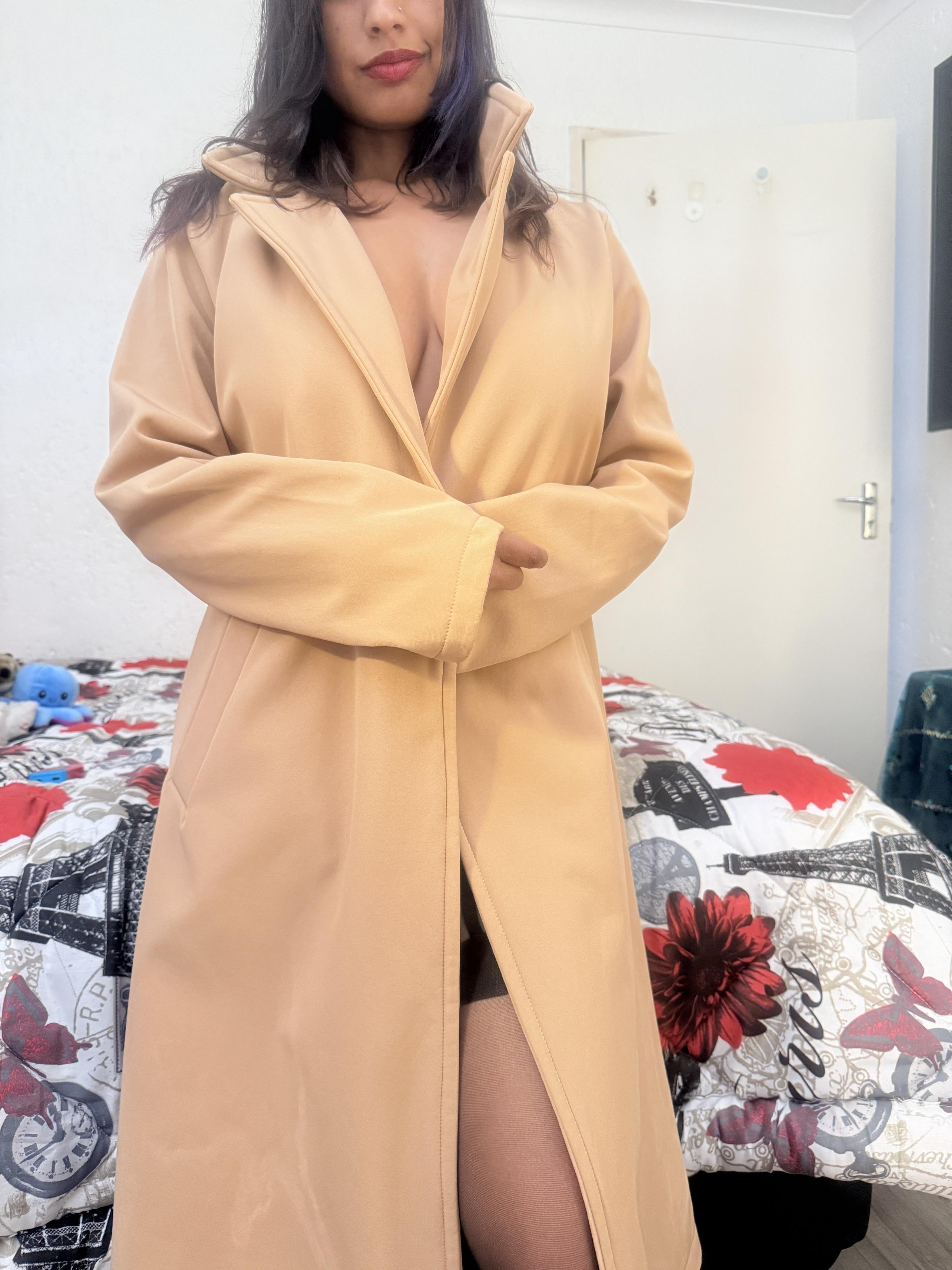 Desi Receptionist Showing Slutty Lingerie At Office