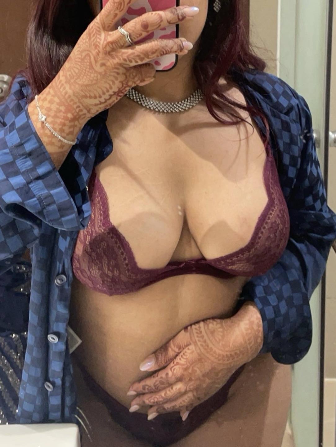 Desi Seductress Posing Naughtily, What Dirty Thoughts Are You Harboring