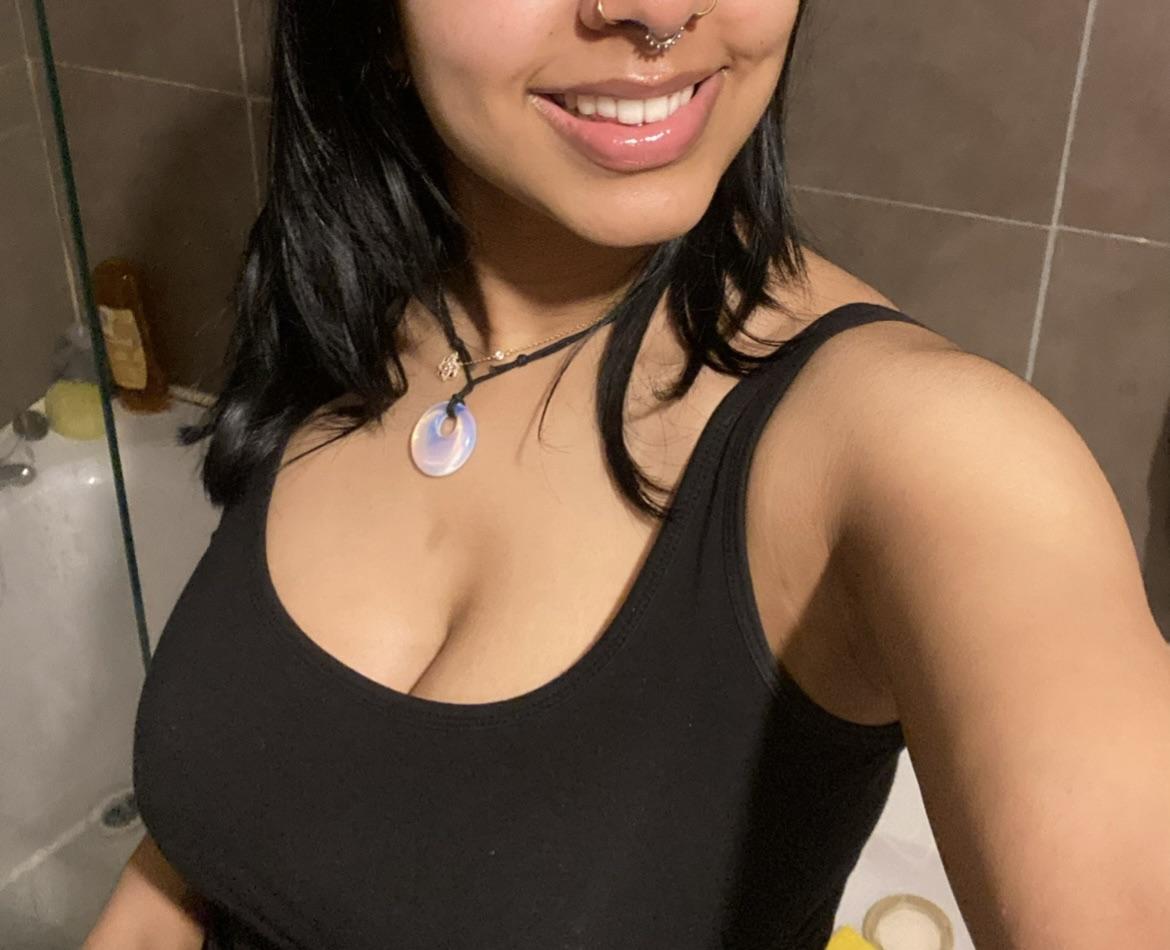 Indian Amateur Wife Showing Body For Men Inspecting