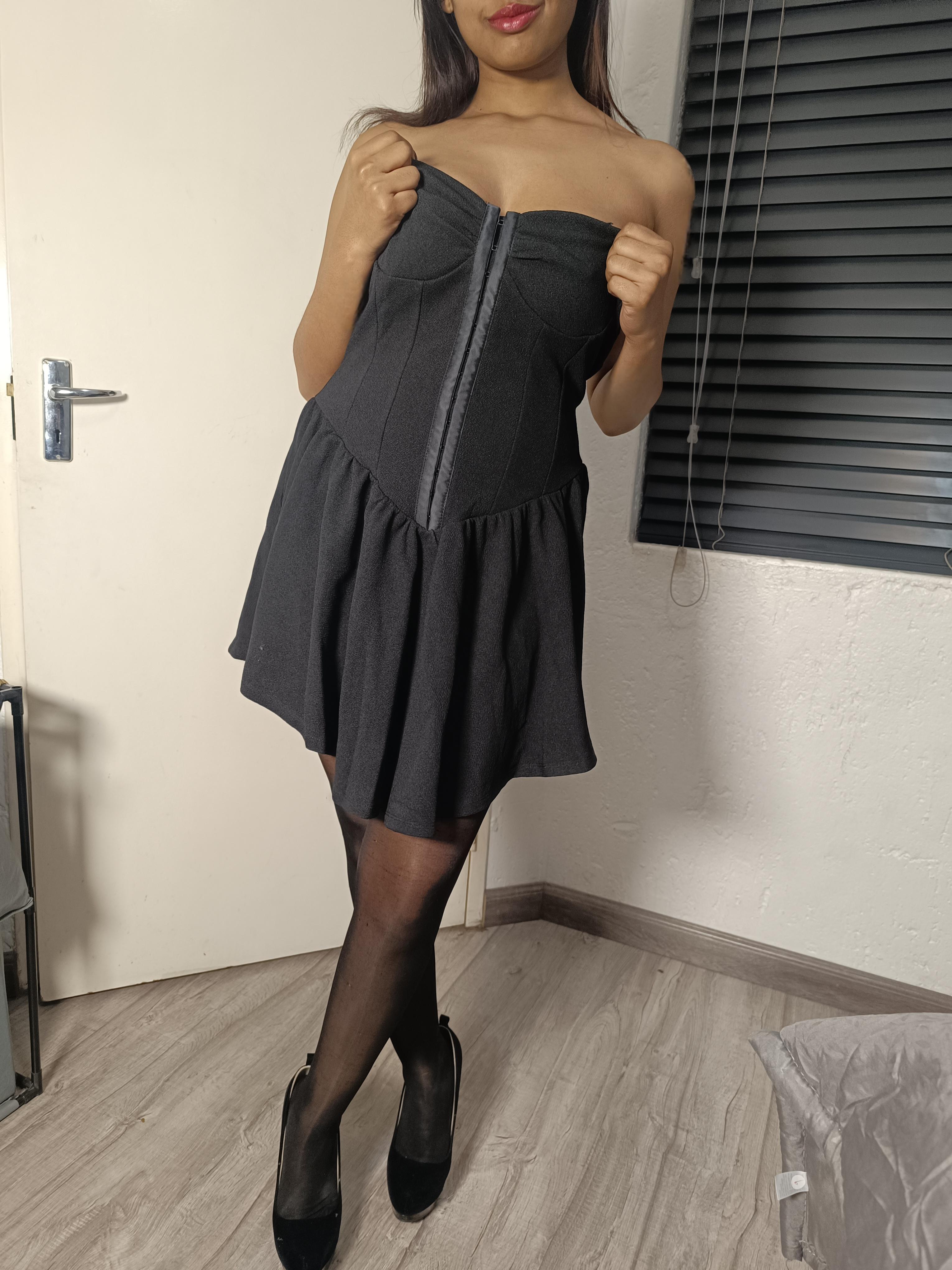 Desi Receptionist Spreading Legs Showing Her Wet Pussy