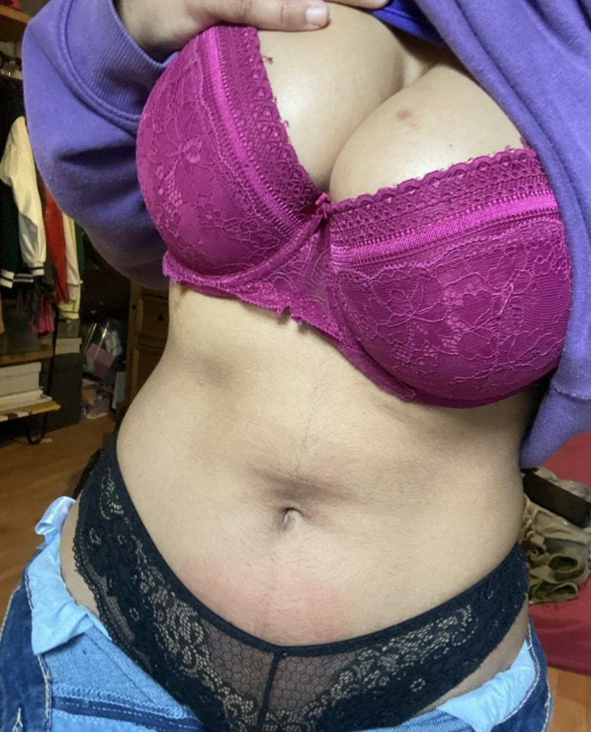 Married Woman Sending Naughty Pics To Other Men Online