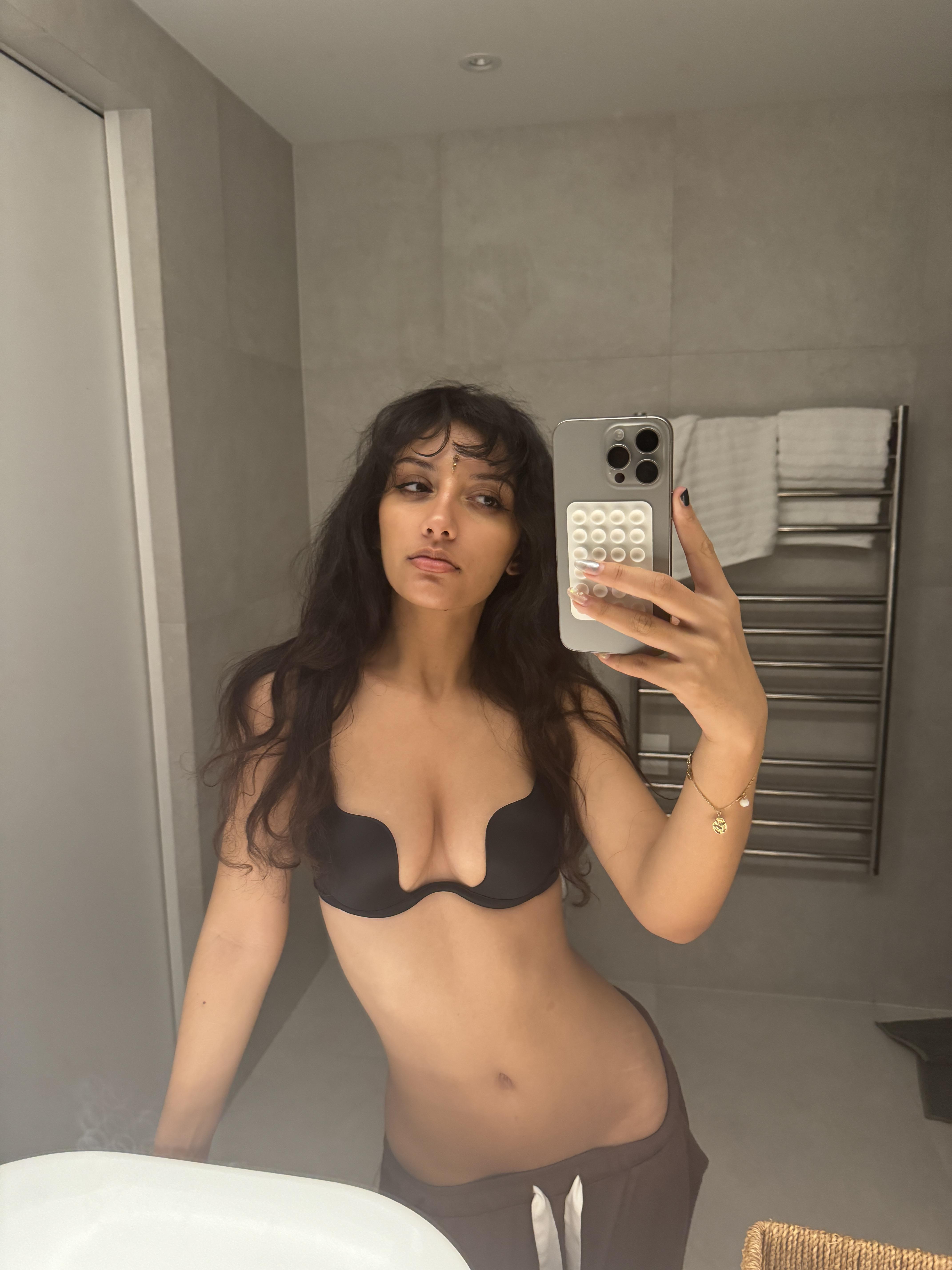 Indian Gf Dropping Mirror Selfie Showing Everything Off