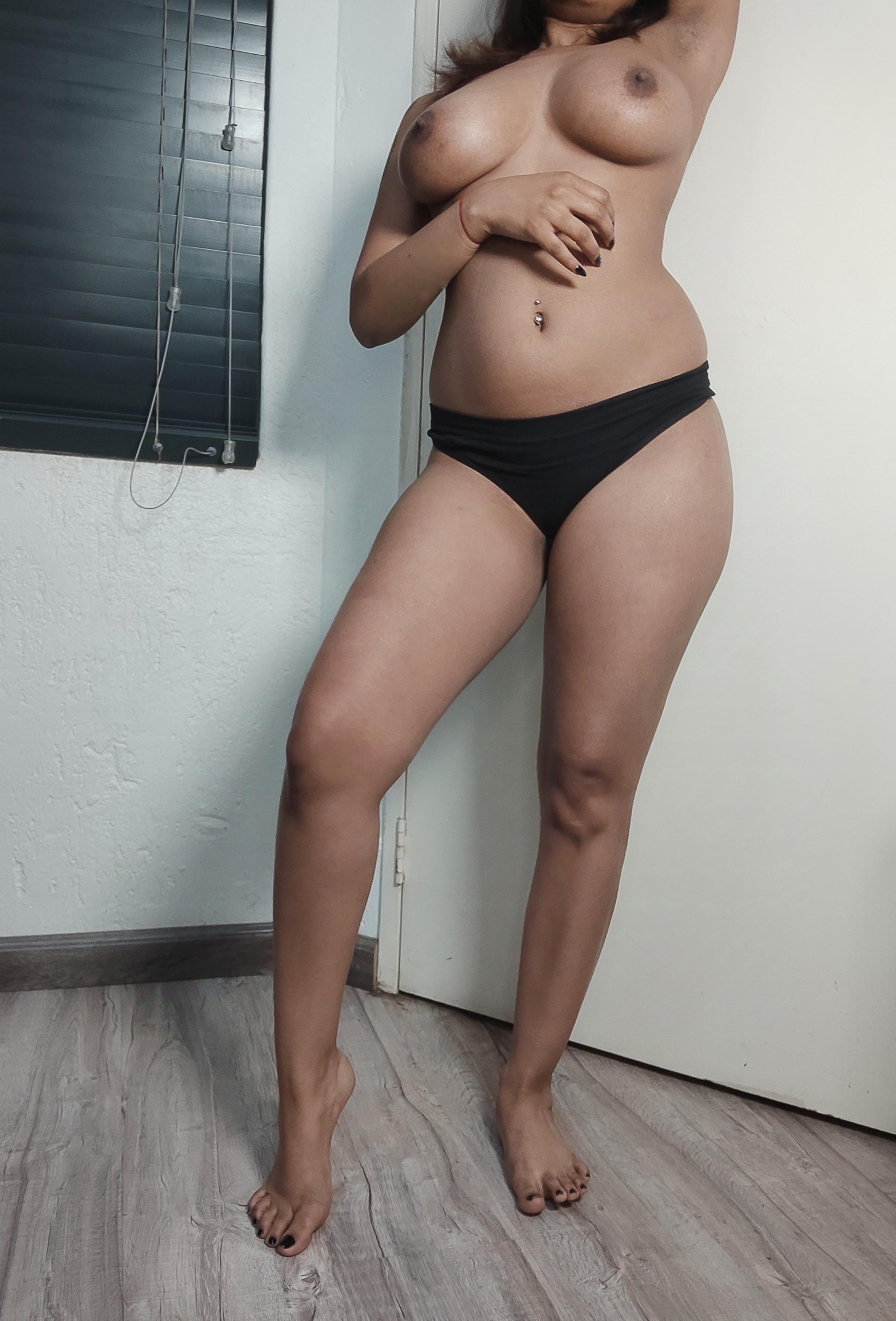 Desi Girlfriend Spreading Legs Wanting To Be Eaten Out