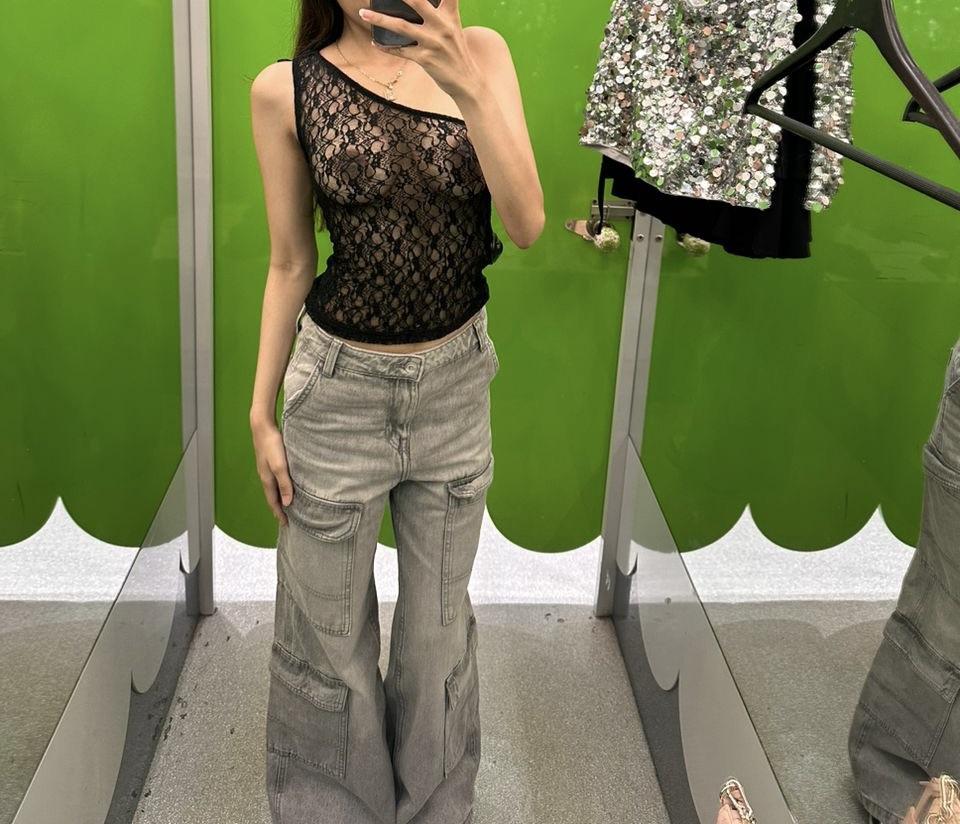 College Gf Flashing Her Tight Body In Campus Outfit