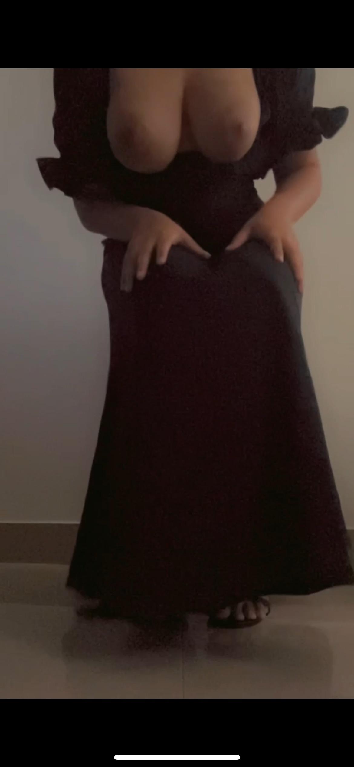 Desi Slut Greeting Daddies Again With Spread Legs Wide