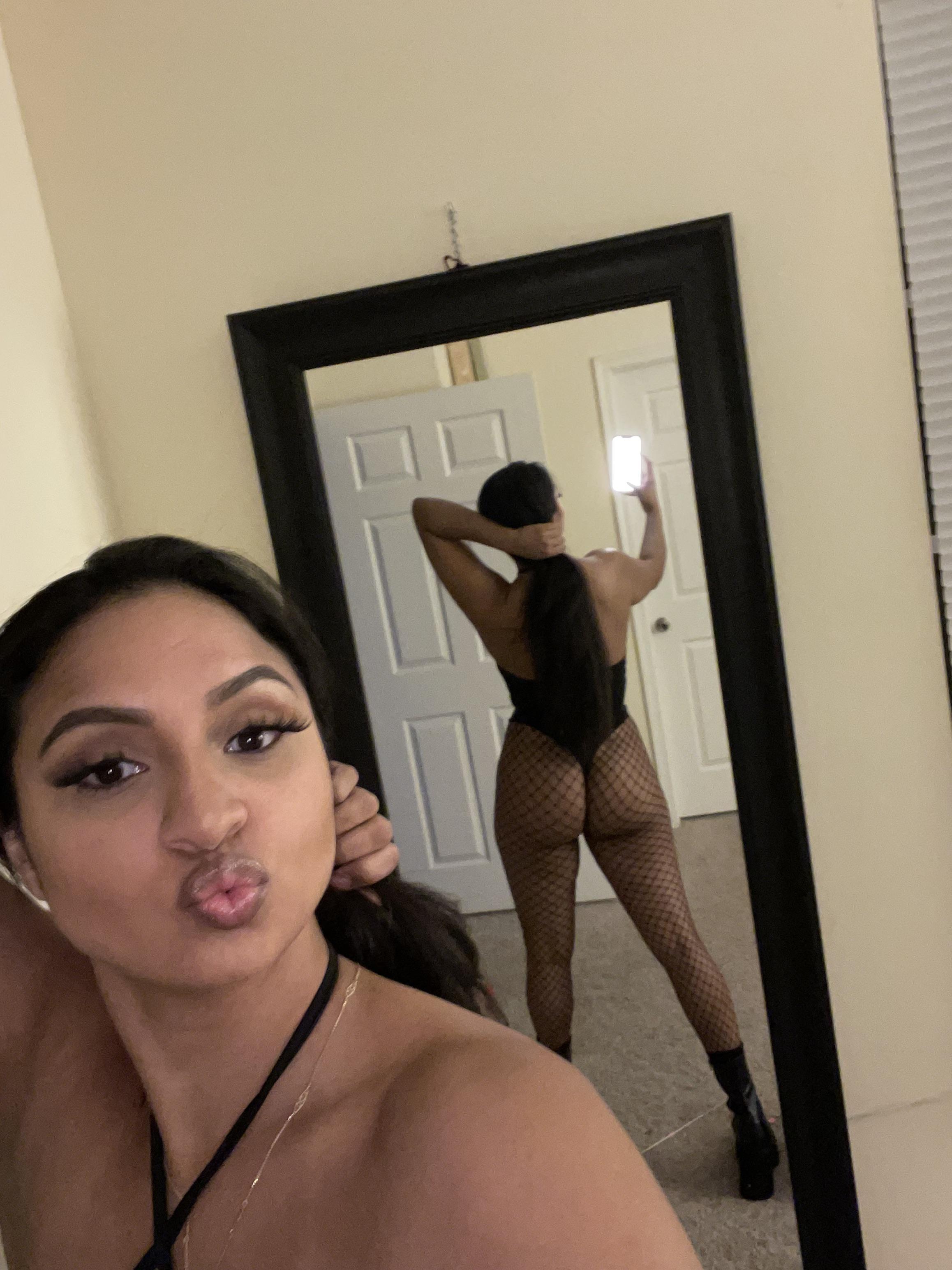 Married Woman Needing Finger Deep Inside Her Tight Ass