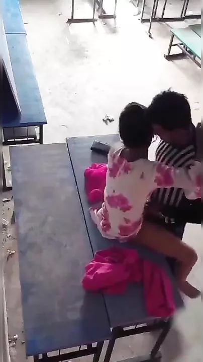 Desi college gal sex with her bf on bench