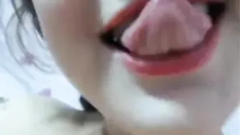 Glamorous Desi Bhabi bare show on selfie cam