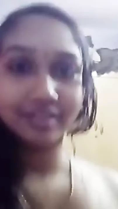 Sexy Desi chubby gal stripteasing nude MMS selfie video