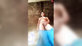 Busty village aunty Desi cookie selfie clip