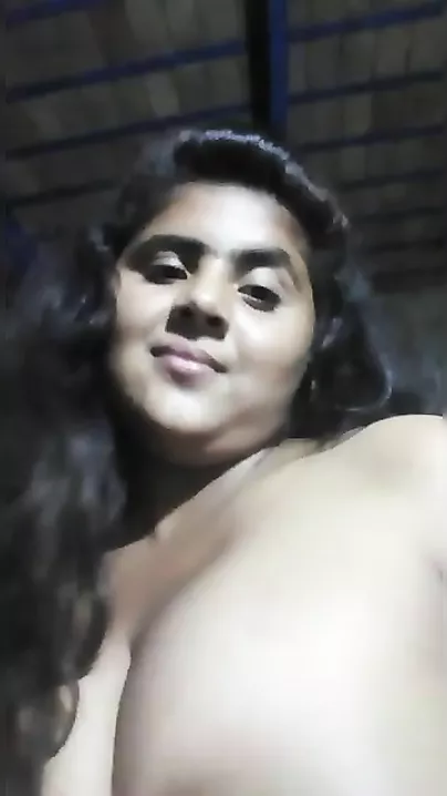 Legal age teenager breasty college girl exposed MMS