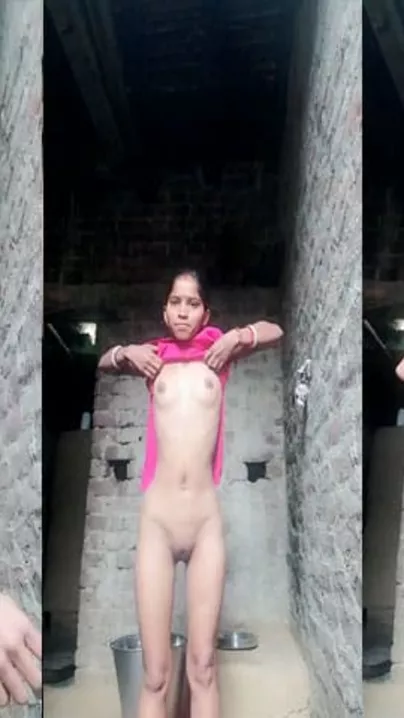 Skinny married Bhabhi Dehati sexy in nature's garb show