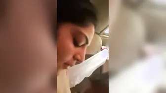 Pakistani Bhabhi sex with her driver in car